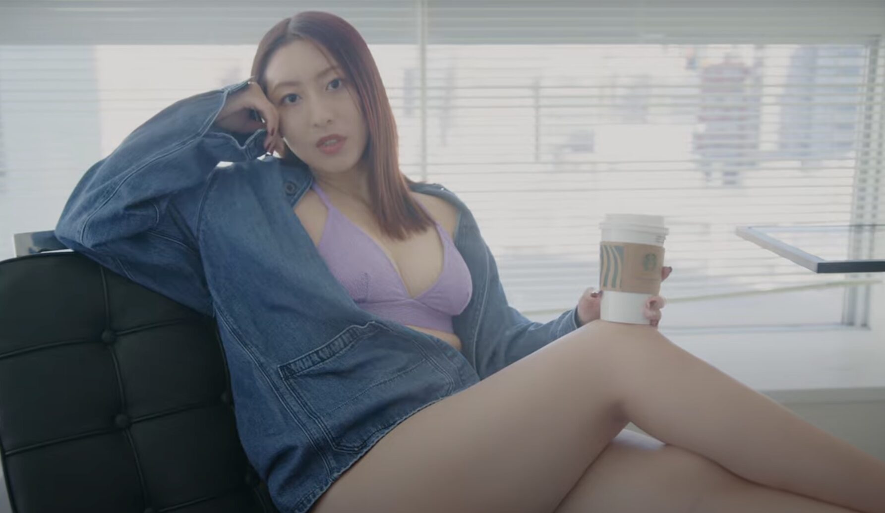 ムチムチとした「水着姿」がたまらない！成瀬菜生が出演する動画がYouTubeで公開