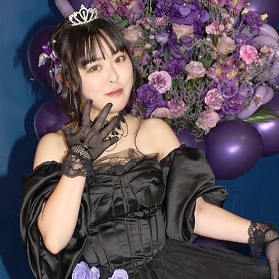 美肌際立つ「黒いドレス」姿で熱唱！燃えこれ学園が「蒼音舞 生誕祭」を開催