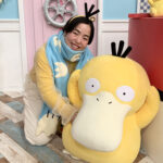 お笑い芸人・ゆりやんレトリィバァがTVアニメ『ポケモン』声優に初挑戦!水色のマフラーを首に巻いている寒がりなコダックを演じる