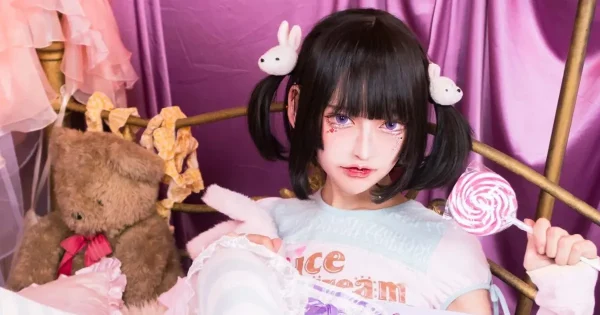 「うっせえわ」コスプレなどで人気を博した高嶺ヒナ 1stフォトブックの発売が決定！コメント＆アザ―カットが到着