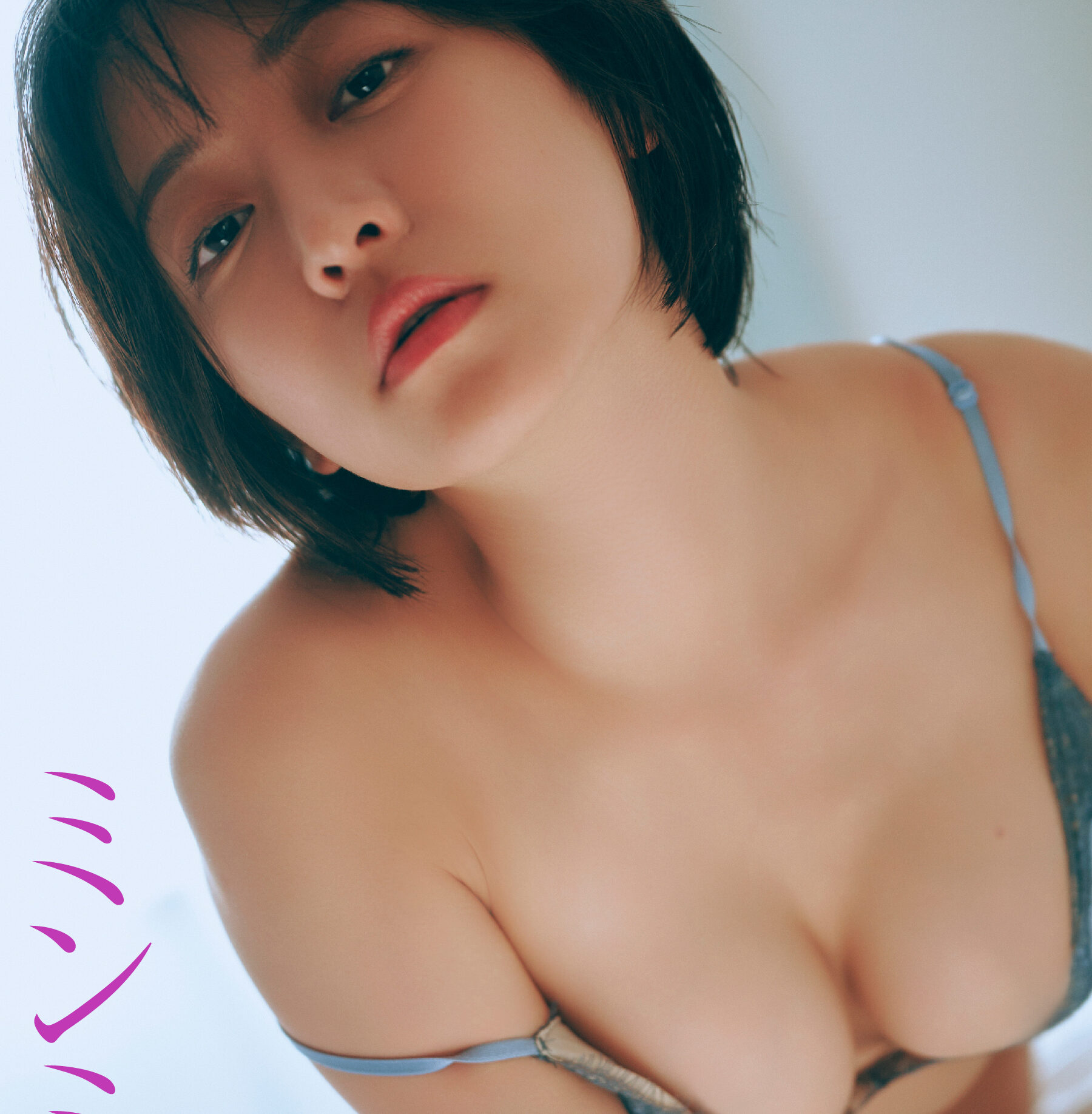 ミンミコの甘く熟れた「ランジェリー姿」に心奪われる