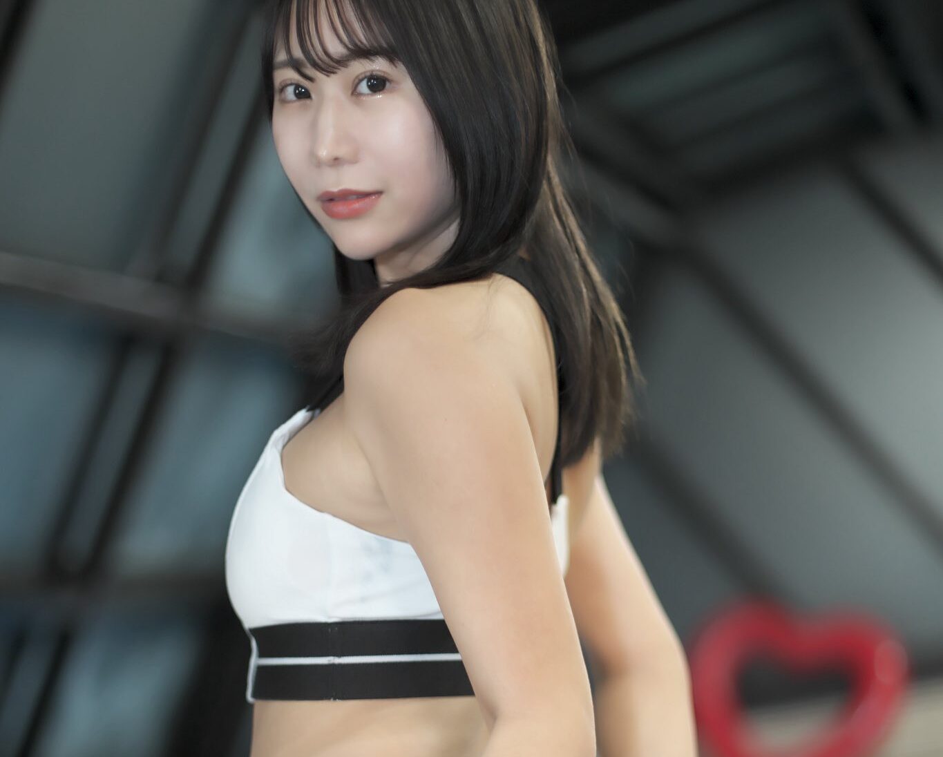 宮田みほの「むにっとした美尻」に目が奪われる！