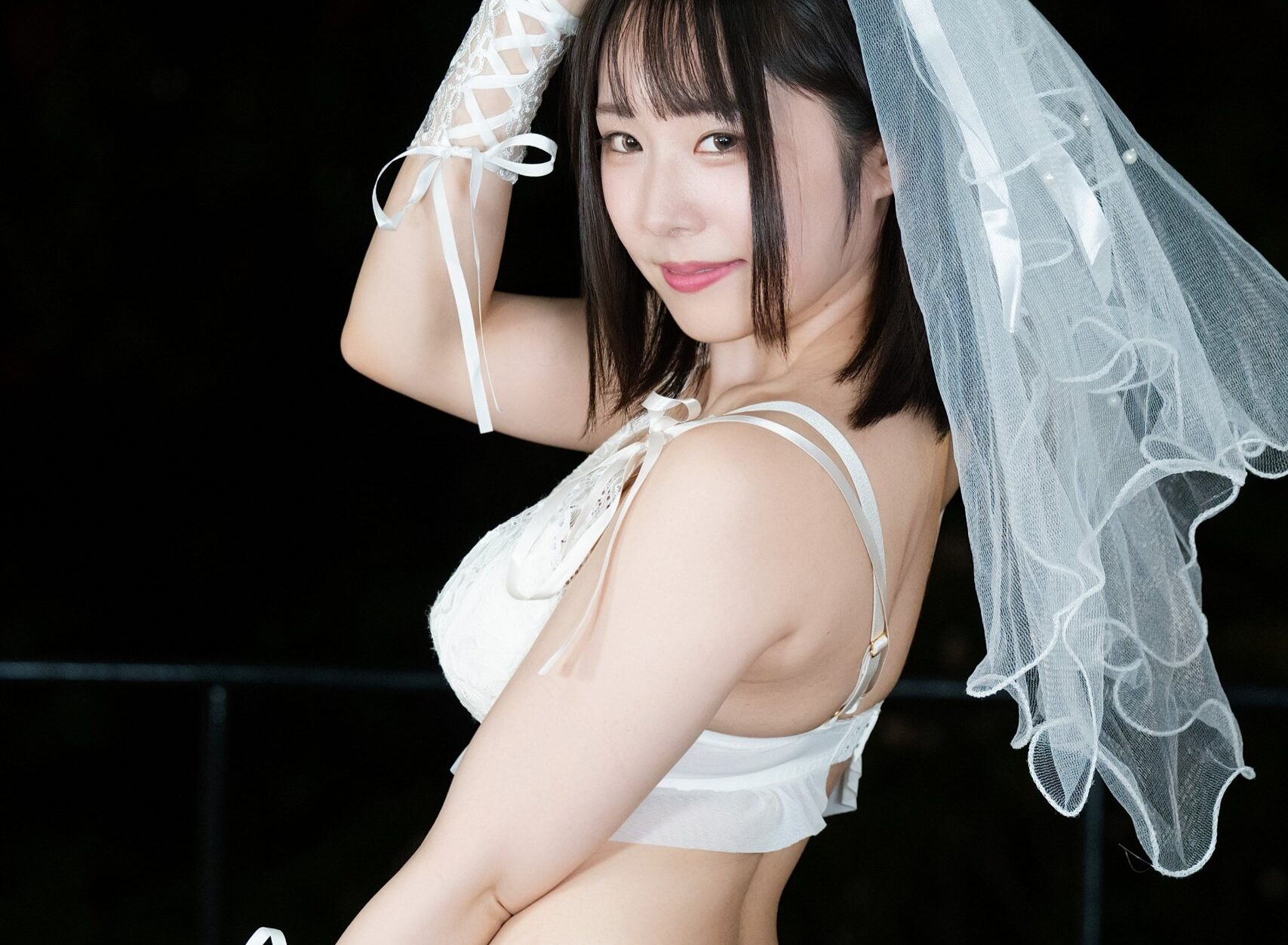 南武さき、「露出度が高いブライダル風のランジェリー姿」で誘惑の一言