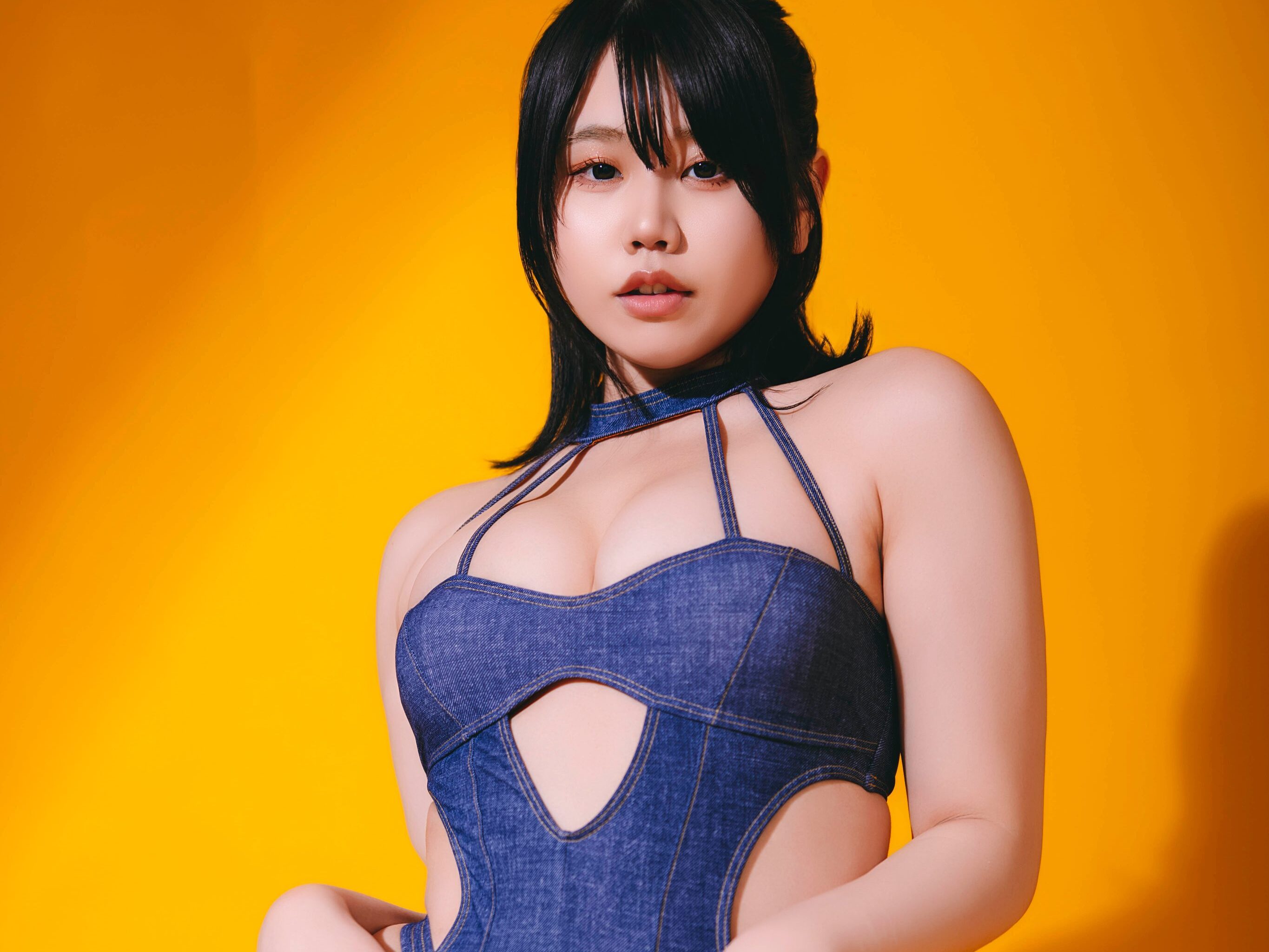 「ハイレグの隙間」にドキッ!あまくさらいすの刺激が止まらない