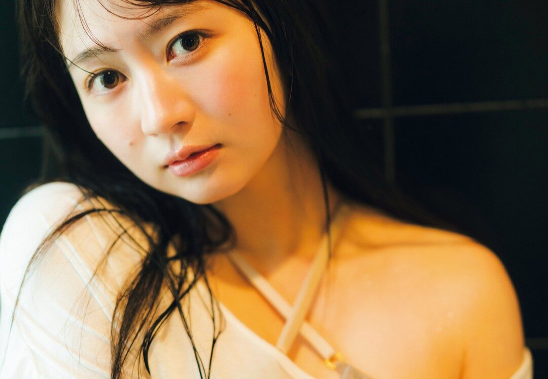 江籠裕奈の「Tシャツから肩をのぞかせた姿」に癒やされる