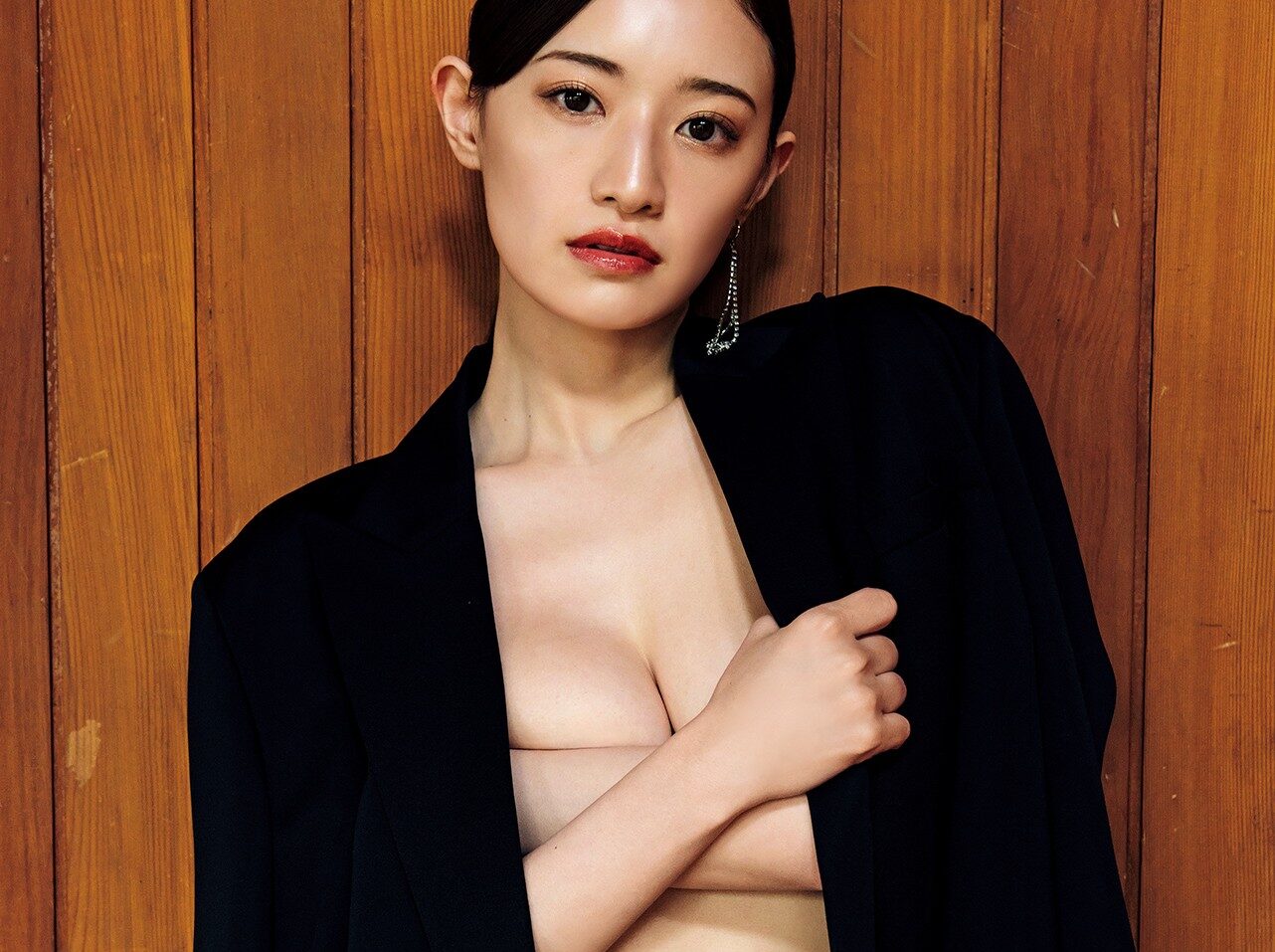 中田花奈の「大胆な腕ブラ姿」に熱くなる気持ち
