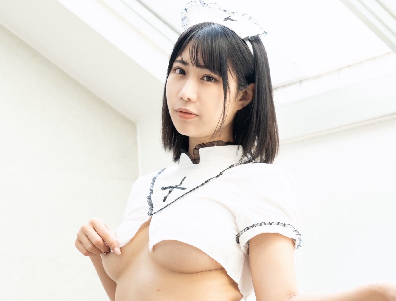 宮田みほの「下乳のぞくナースコス」に鼓動が追いつかない！