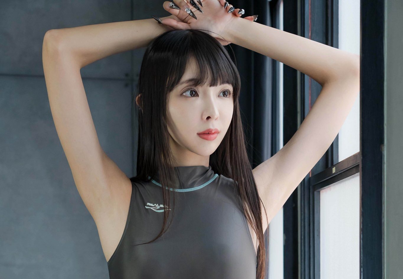 東堂ともの「魅惑のハイレグ姿」に思わず息を呑む！