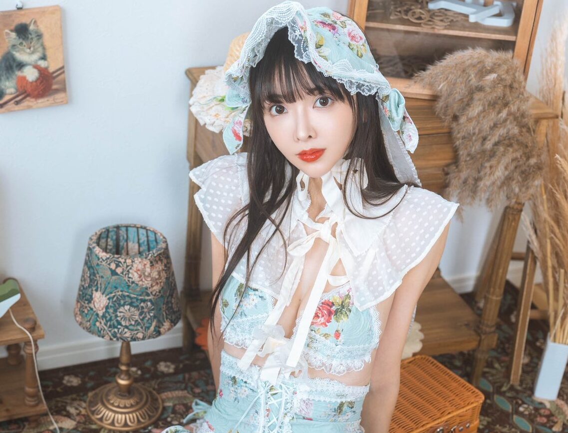 東堂ともの「スラリとした美脚あらわなランジェリー姿」に心の奥まで揺さぶられる！