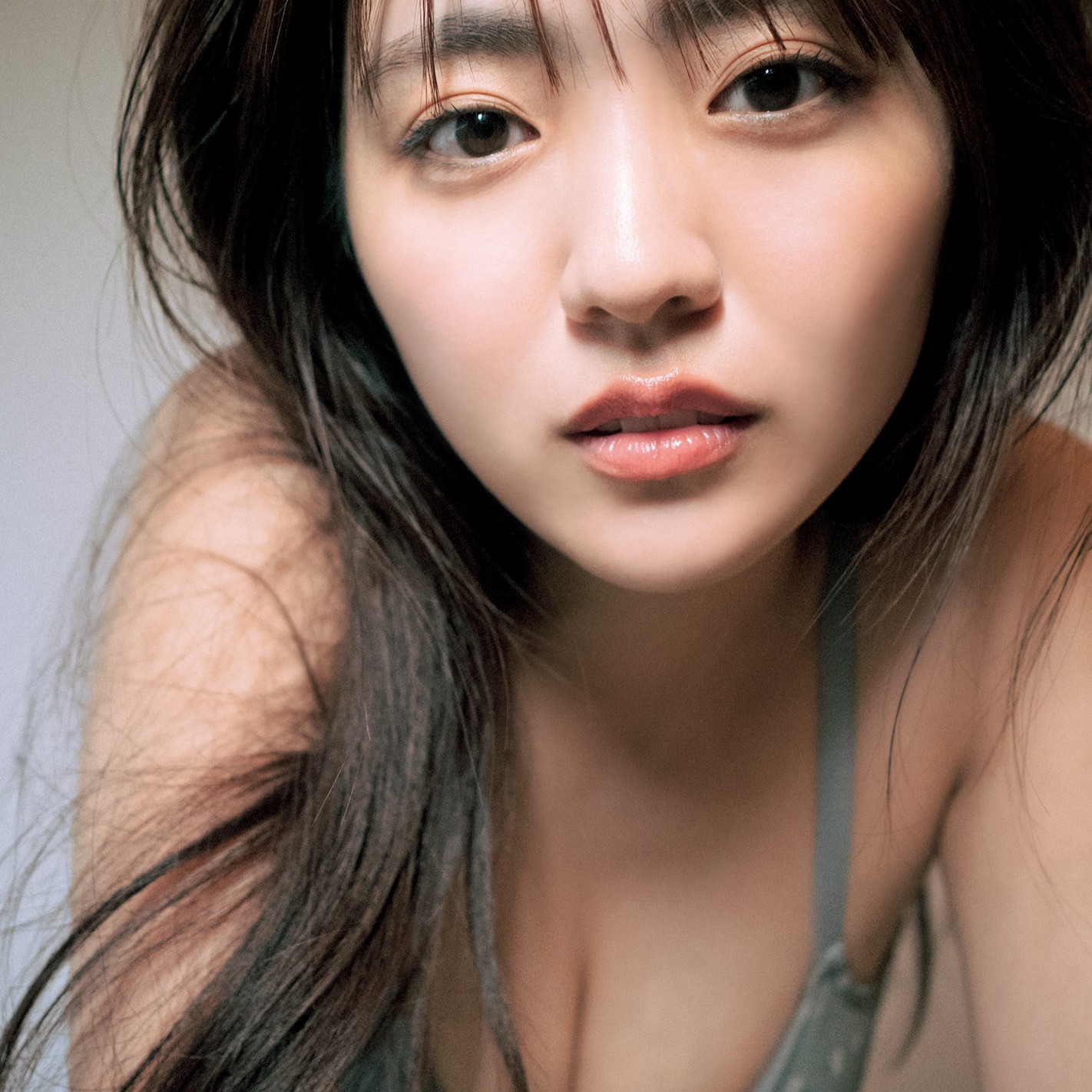 豊田ルナの「ランジェリーで迫る姿」に理性が試される瞬間