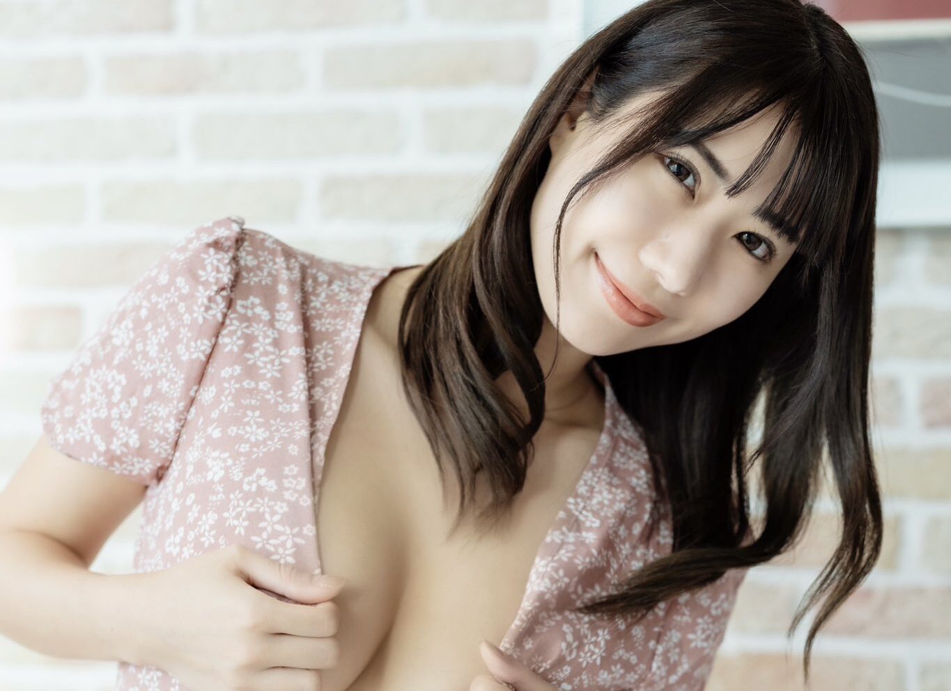 宮田みほの「ギリギリを見せる衣装姿」に目のやり場が！