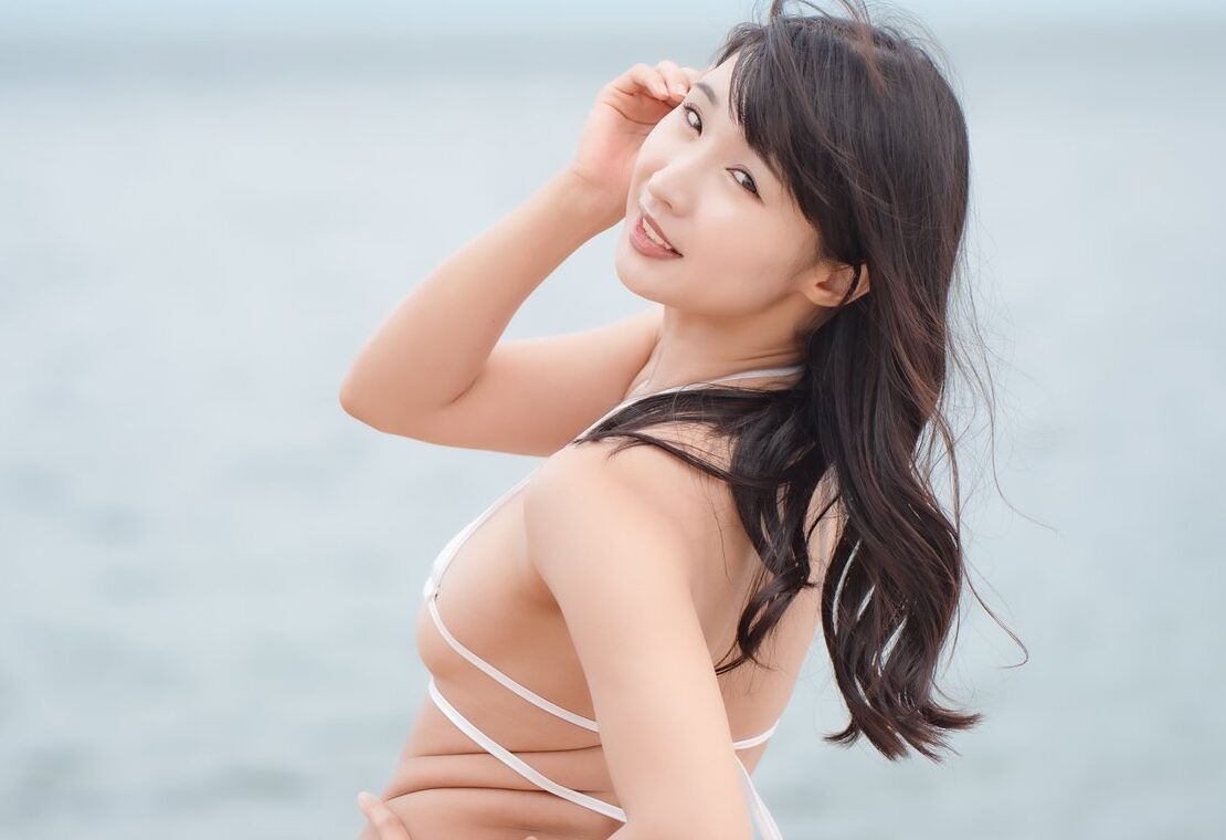 夏目みさこの「Tバック調のビキニ姿」に甘く痺れる！