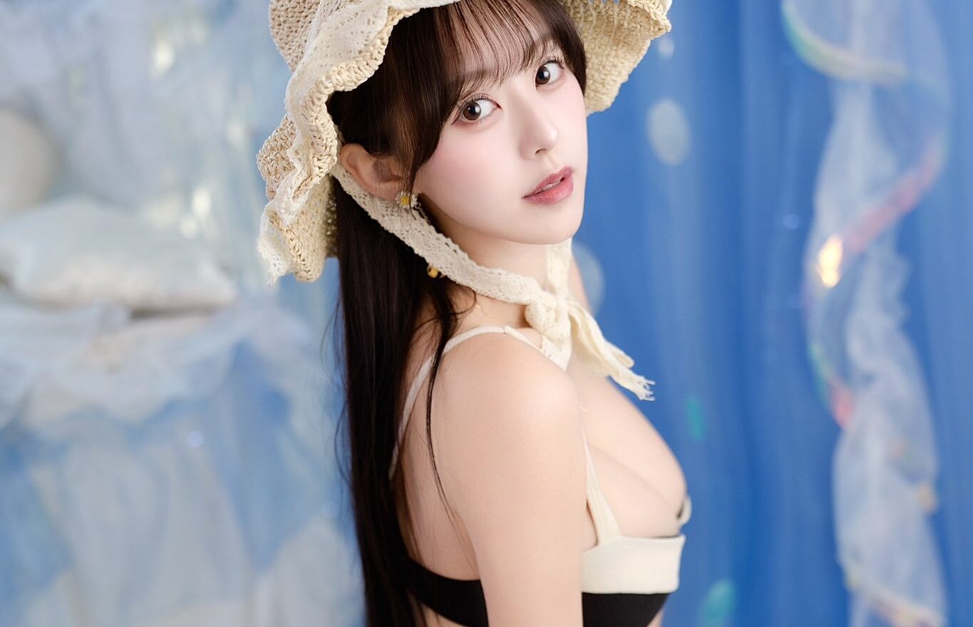 音羽美奈（みなぽち）の「衣装からこぼれるビキニ姿」に魅了されっぱなし！