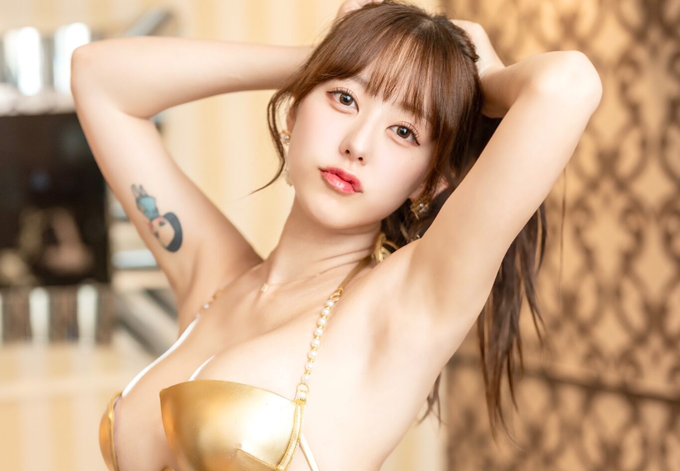 音羽美奈（みなぽち）の「ゴージャスなビキニ姿」に心拍が上がっていく！