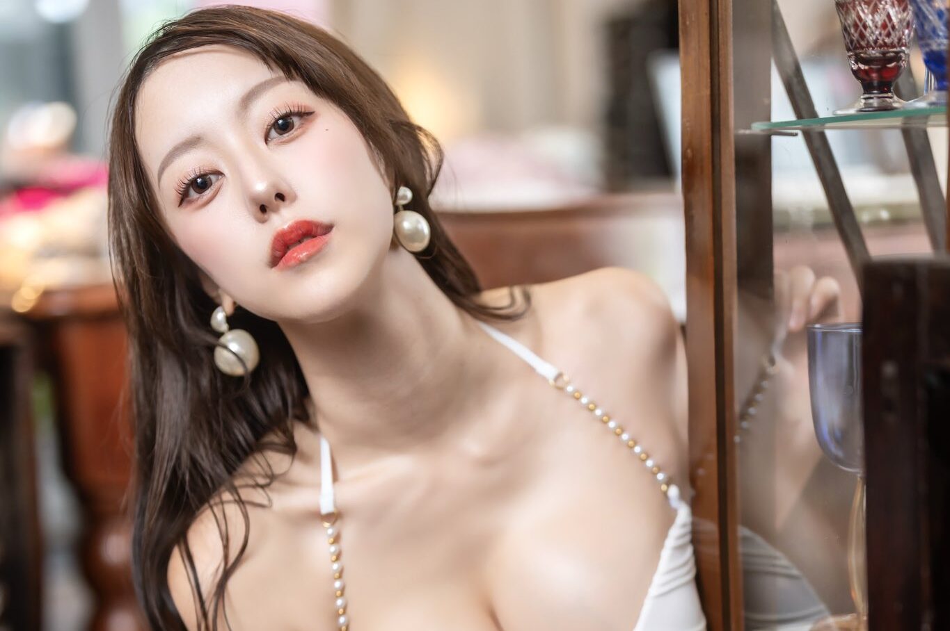 音羽美奈（みなぽち）の「零れ落ちそうなビキニ姿」に悶絶！