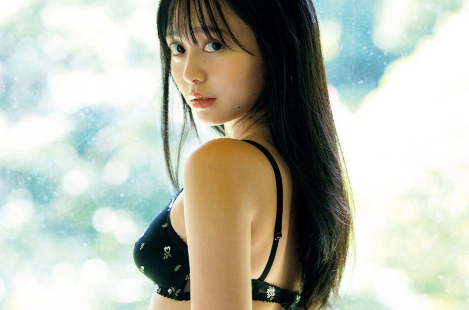 蓬莱舞の「ぷりっとした下半身あらわな水着姿」に視線ロックオン！