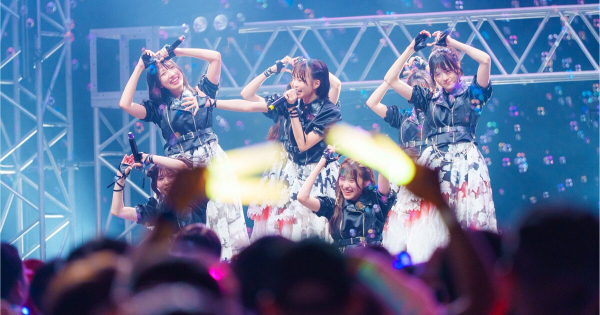 AsIsが「1stツアー」のファイナルで堂々のパフォーマンス! 桃井美月「夢のような満員の景色で完走できた」