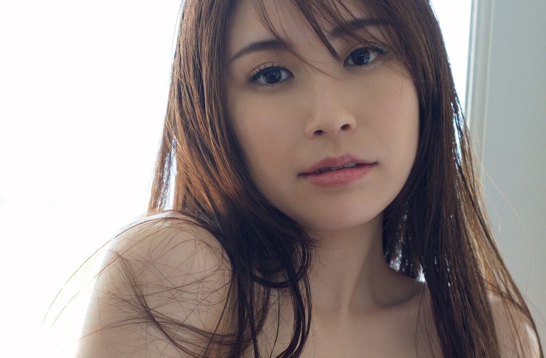髙村梨々花の「何もまとわぬ大胆な手ブラ姿」が全身を支配する!