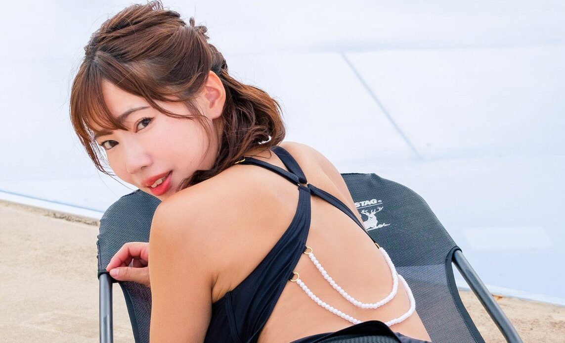 谷まお莉の「Tバックから伸びる美脚」に視線釘付け！