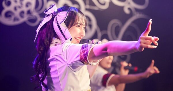 READY TO KISSが「キュートな新衣装」で進化し続ける姿を見せる！　12周年公演を開催