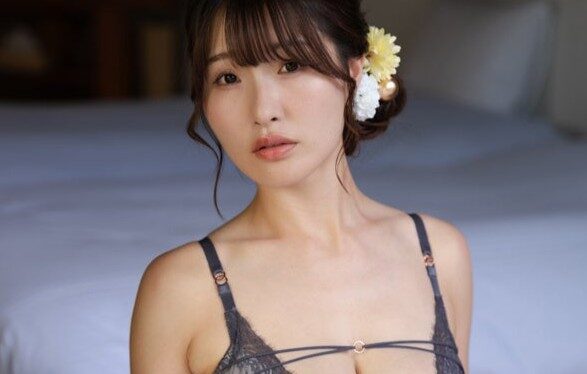 原つむぎの「透け感のあるランジェリー姿」が心を鷲掴み！