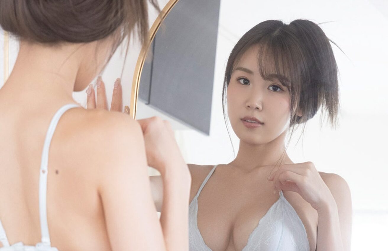 HARUKAの「T字あらわな下着姿」に目のやり場が！