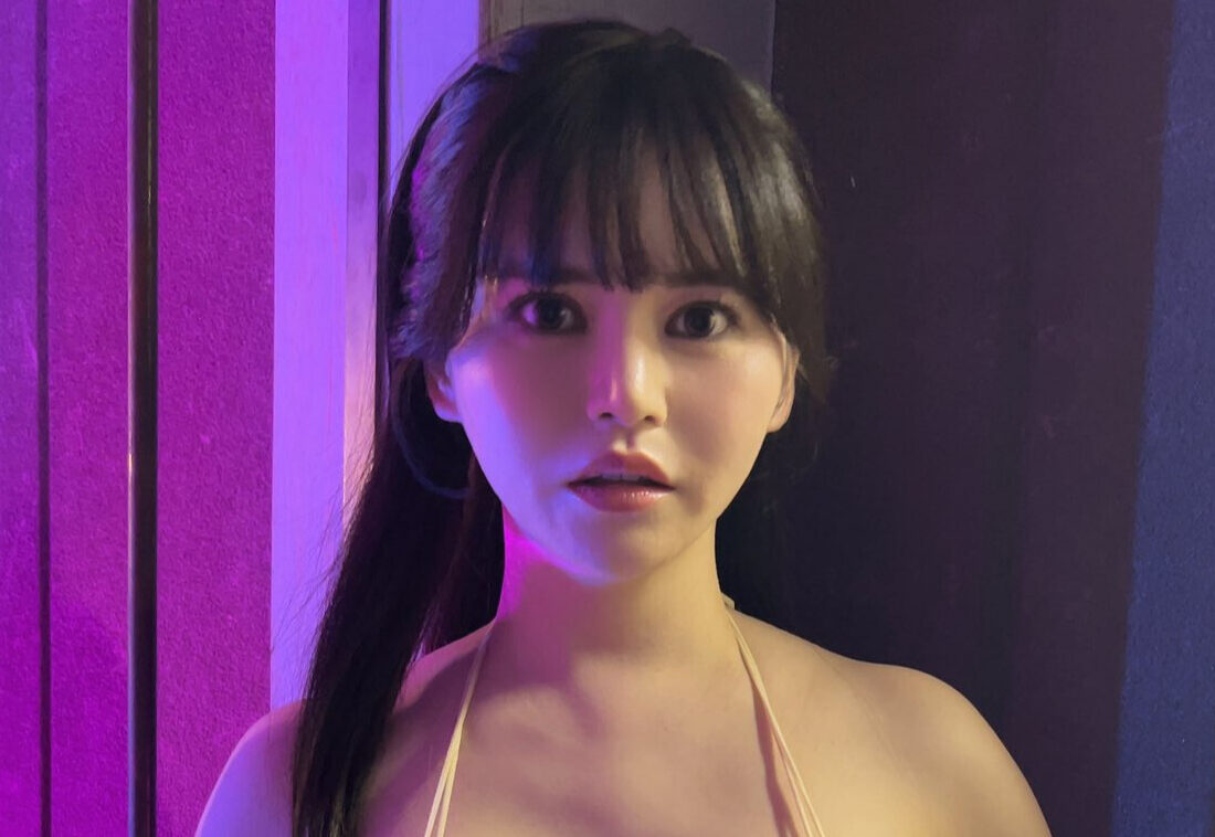 時希美穂の「限界ギリギリの衣装姿」に気持ちが昂る！