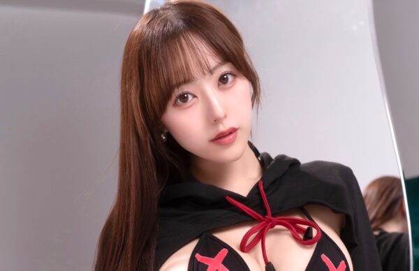 音羽美奈（みなぽち）の「下乳に目が行くビキニ姿」に抗う術を知らない！