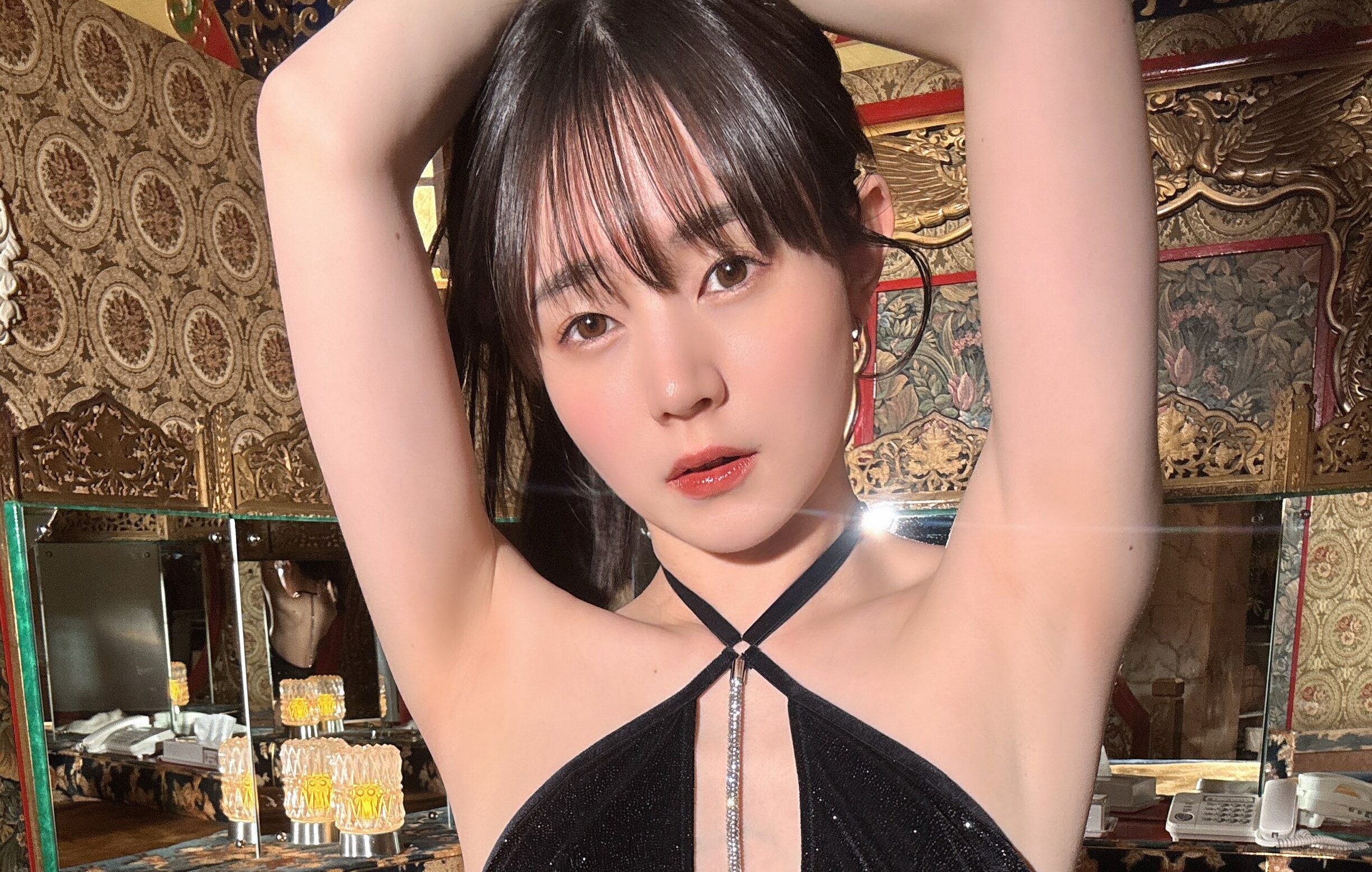 近衛りこの「鼠径部あらわな衣装姿」がドキドキさせる！