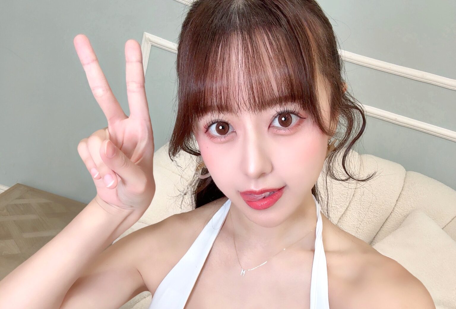 音羽美奈（みなぽち）の「食い込みあらわな水着姿」に目のやり場が！