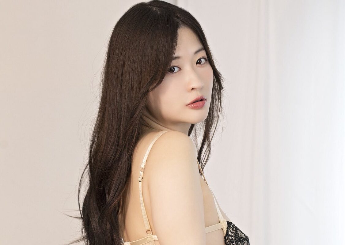 メイリの「T字あらわなランジェリー姿」にもう夢中！