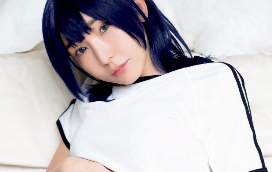 加護亜依が「体操服」からウエストをチラ見せ！