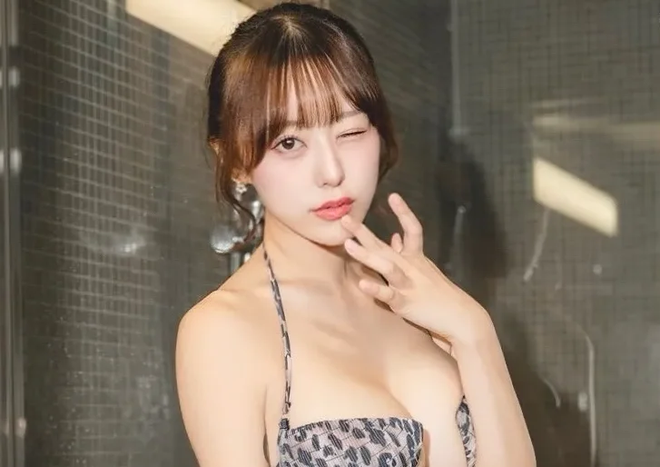 音羽美奈（みなぽち）の「ビキニからあふれそうなショット」に視線釘付け！