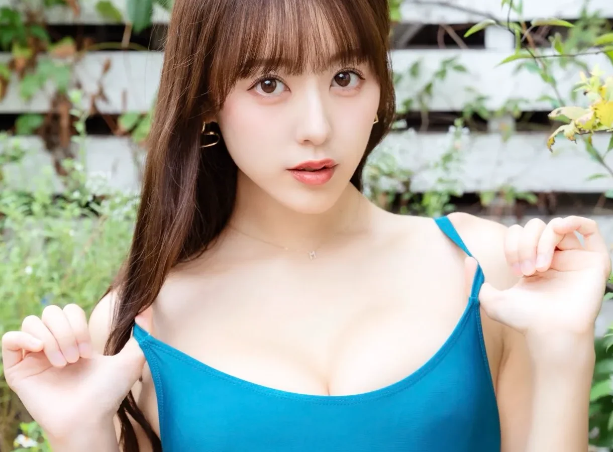 音羽美奈（みなぽち）の「透け感のある水着姿」に心奪われる！