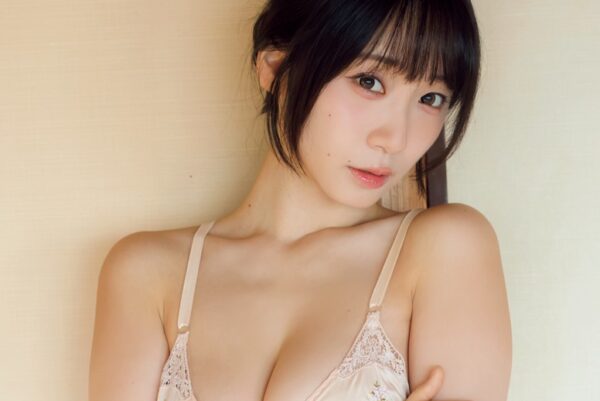 伊織もえの「ハイレグ際立つ衣装姿」が心を刺激する！