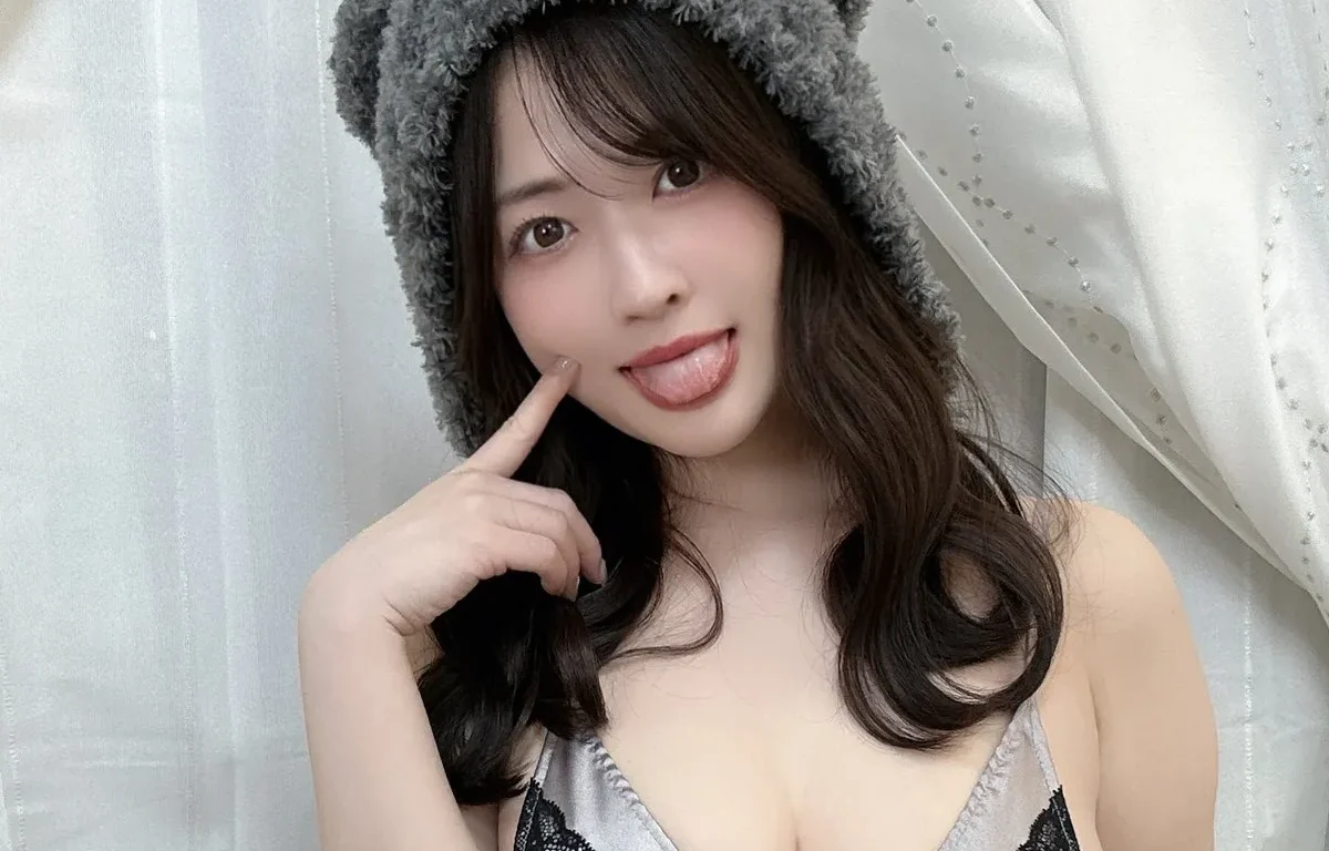 「鋭角な三角地帯」に目のやり場が！　メイリのモチ肌あらわな下着姿にビビッとくる