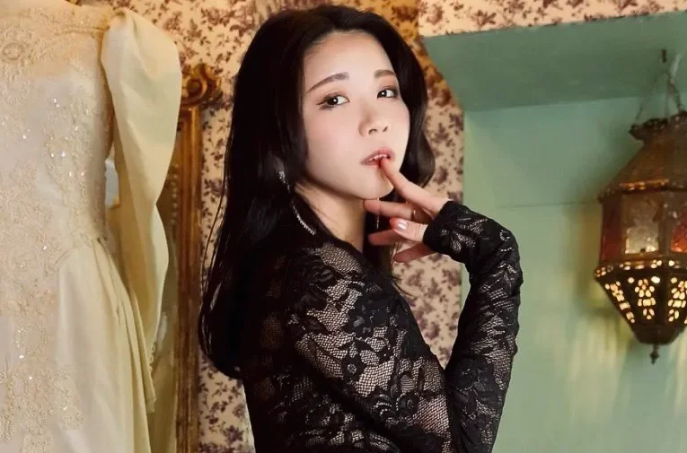 ミキティ。の「引き締まった美尻から伸びる美脚」に自然と目が行く！