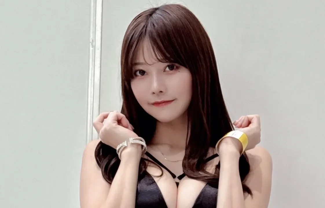 鼓動が早まる！　桃里れあの「美クビレ際立つランジェリー姿」が頭から離れない