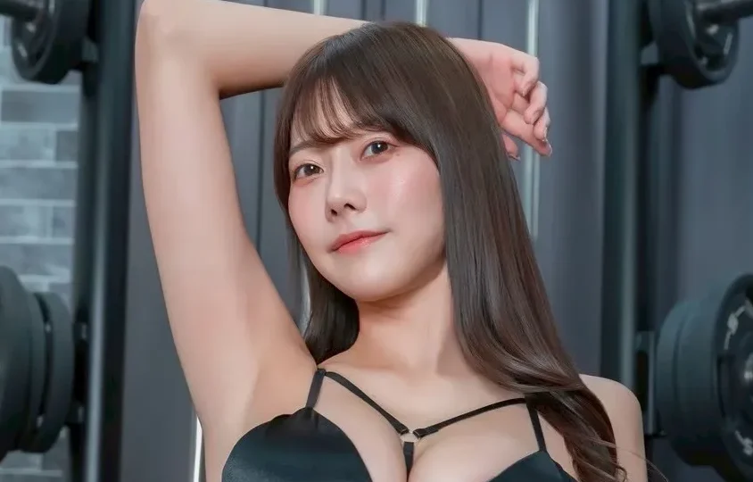 「誘惑トレーニングしてみる？」　桃里れあのランジェリー姿に心が惑わされる
