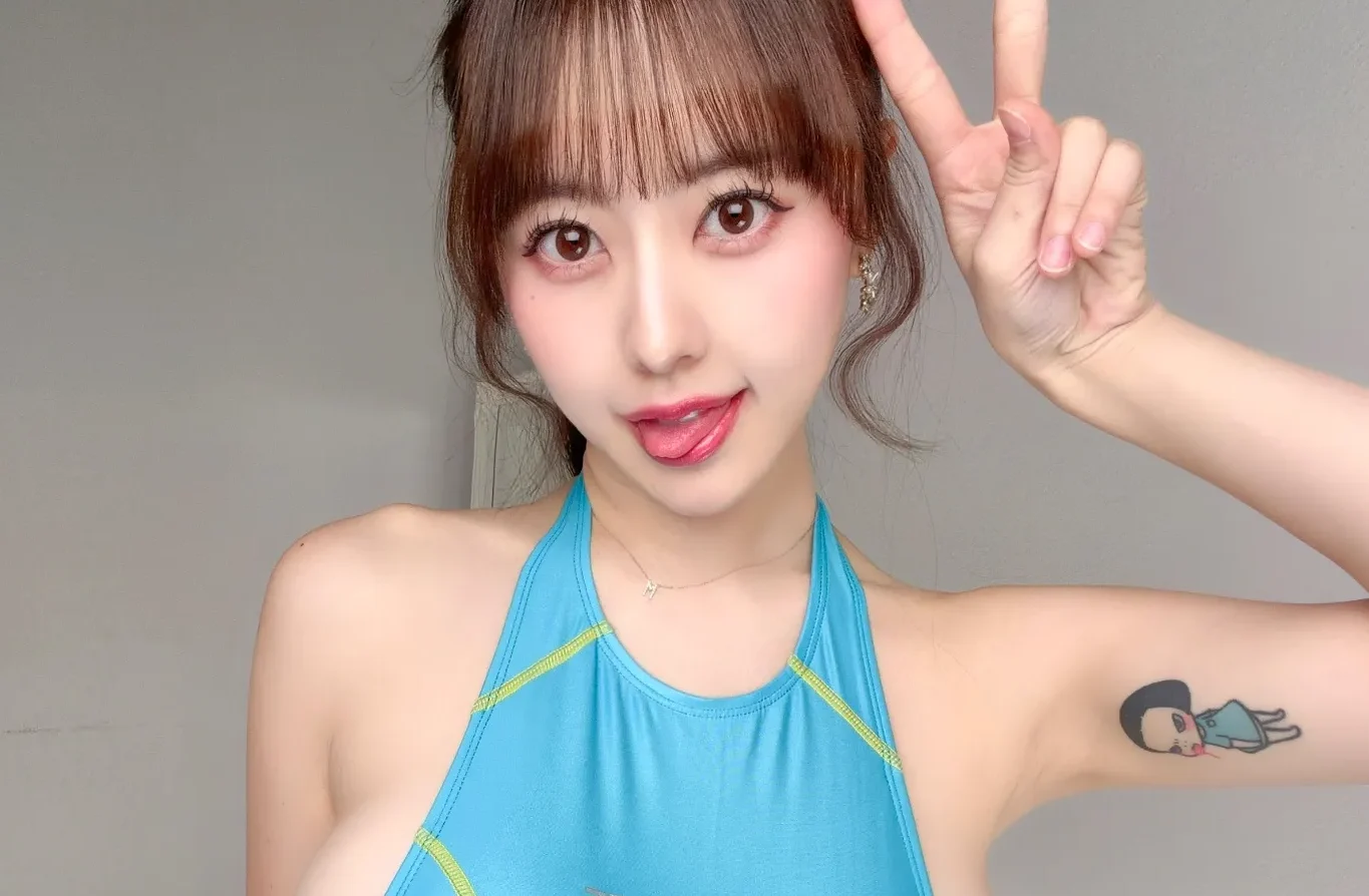 「横乳」に思わず目が行く！　音羽美奈（みなぽち）の「競泳水着姿」にドキドキするばかり