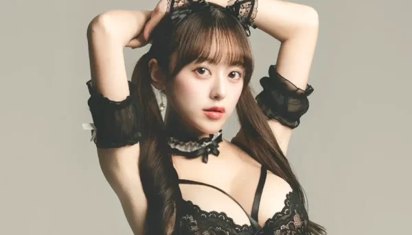 ストッキングとヒールがそそる！　音羽美奈（みなぽち）の「ランジェリー姿」から目が離せない