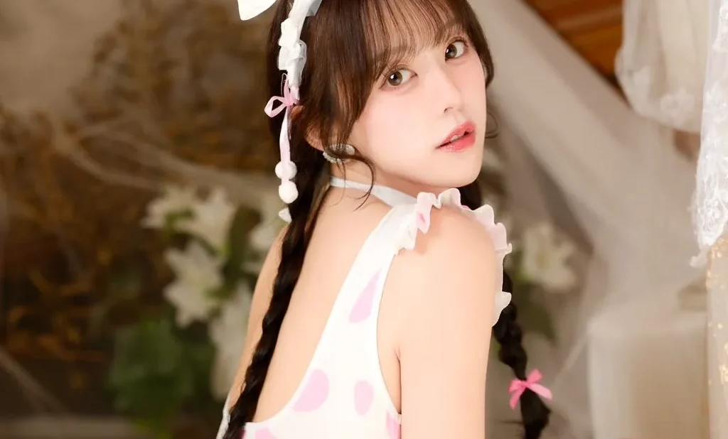 ぷりっとした「美尻」がたまらない！　音羽美奈（みなぽち）のキュートな衣装姿にトキメキ