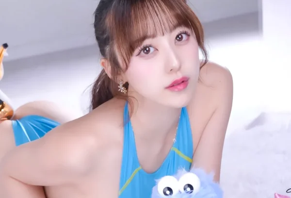 音羽美奈（みなぽち）の「マシュマロボディあらわな衣装姿」にドキドキが止まらない！