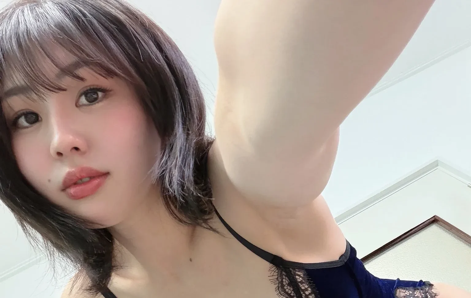 川村あいの「美スタイル際立つ衣装姿」にもう夢中！