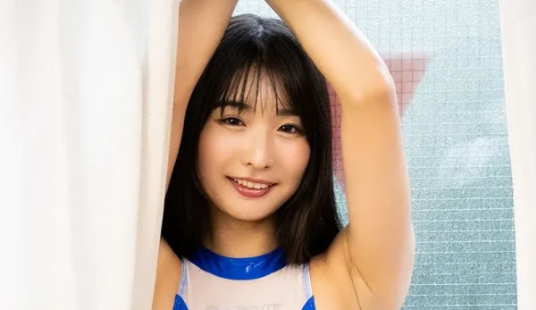 夏目みさこの「V字ライン際立つ水着姿」がドキッとさせる！