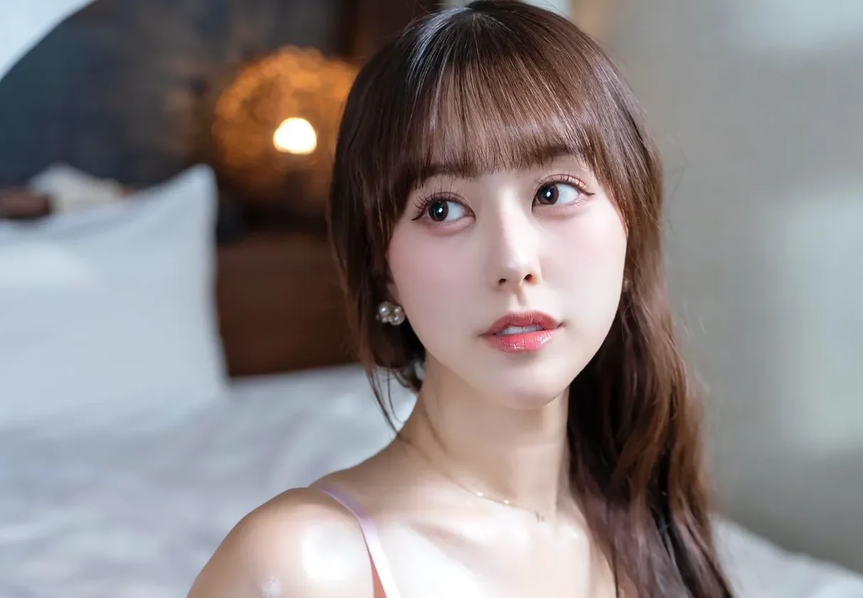 音羽美奈（みなぽち）の「光沢感あふれるボディ」に思わず見惚れる！