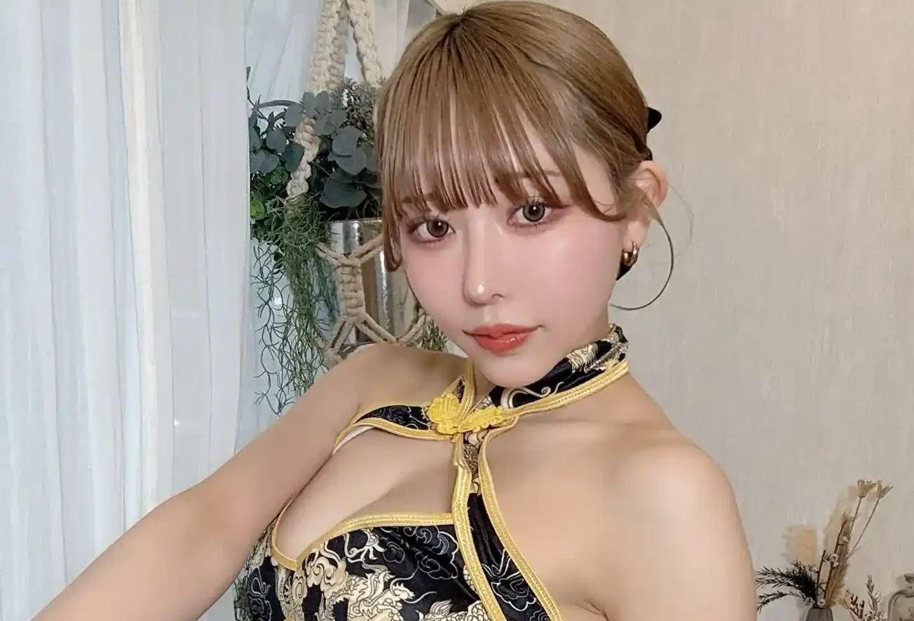 「なまあし好き？」　りなしぃの美脚あらわな衣装姿にゾッコン不可避！