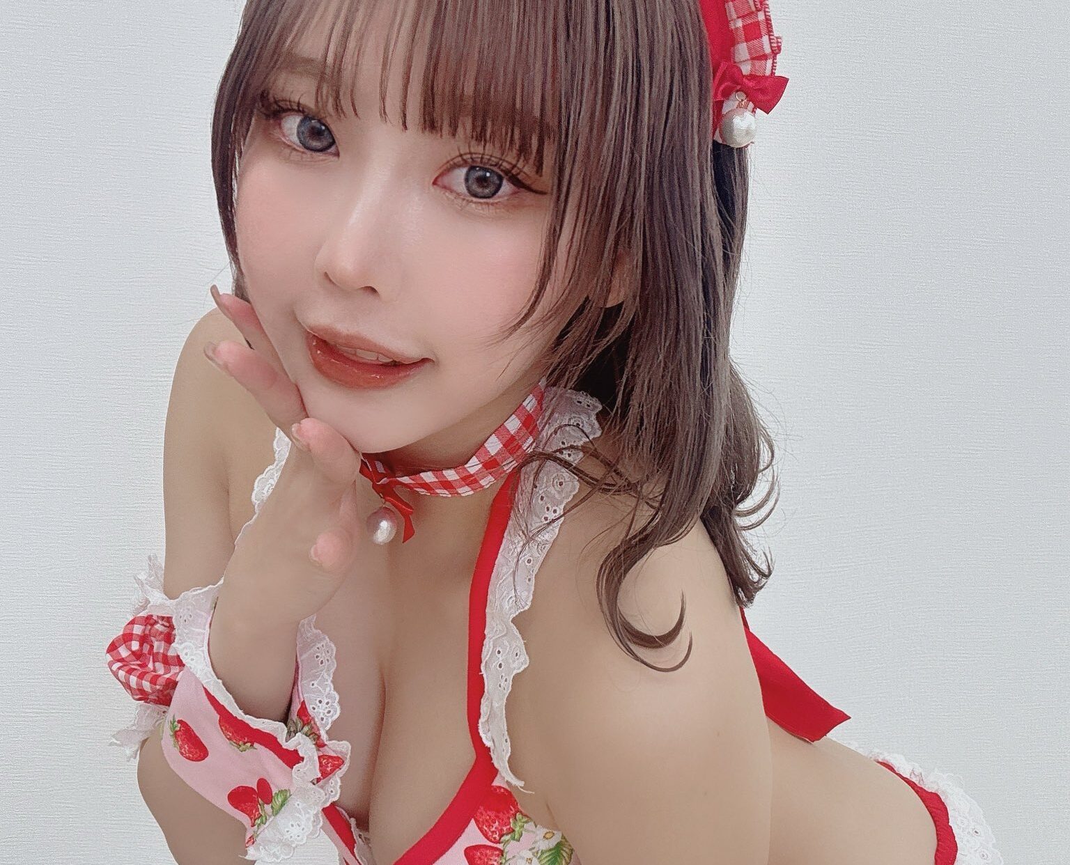 りなしぃが「いちごのランジェリー姿」をXで公開