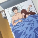 稜平はそのまま酔った勢いで玲奈をベッドに引き寄せ……TVアニメ『じみへんっ!!』第2話のあらすじと先行カットが到着！