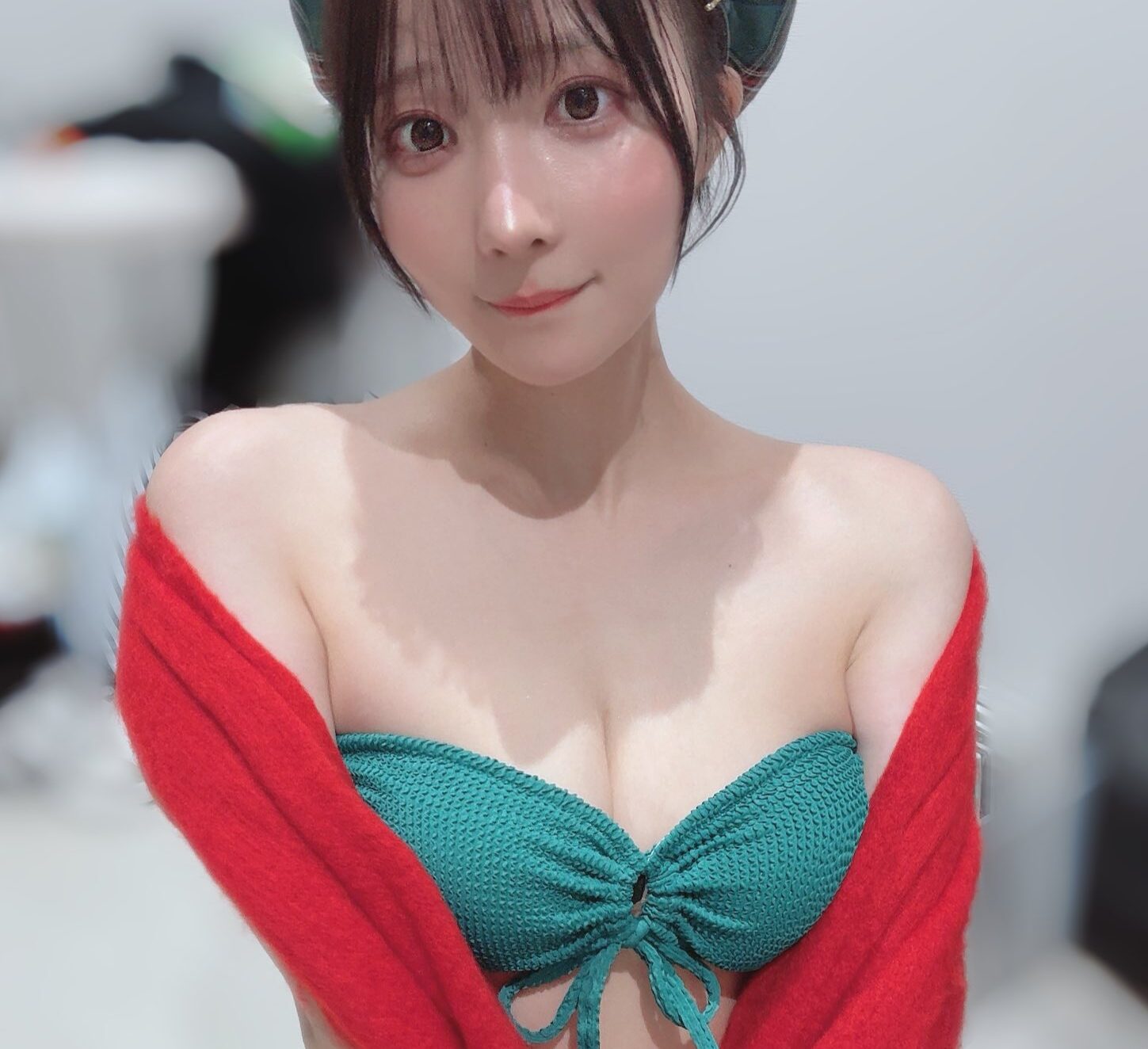 天川星夏がクリスマスカラーの「水着姿」をXで公開